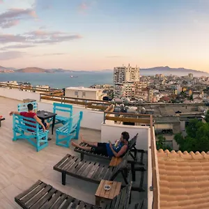 Hostel Wallaby, Sarande